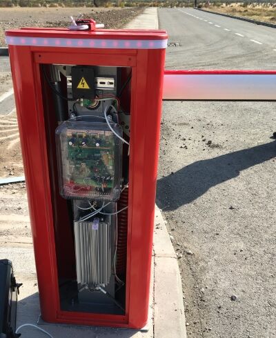 barrera automatica FAAC B680H instalada